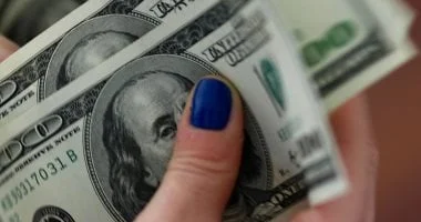 «الجنيه والدولار: أي سيناريو يلوح في الأفق اليوم؟» سعر صرف الدولار أمام الجنيه المصري الثلاثاء 3 فبراير 2026: مؤشرات وتحليلات لما هو قادم