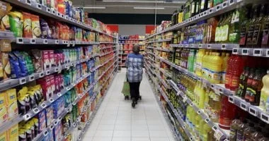 «بشرى للمستهلكين… تراجع يلمسه الجميع!» تراجع 8% بأسعار السلع الأساسية عن العام الماضي: عضو بـ«المواد الغذائية» يكشف عن مؤشرات استقرار في السوق