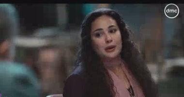 غرام تطلب من المعلم رشاد مساعدتها في تحقيق حلمها بتوسيع تجارتها في السوق خلال أحداث الحلقة السابعة من مسلسل مناعة