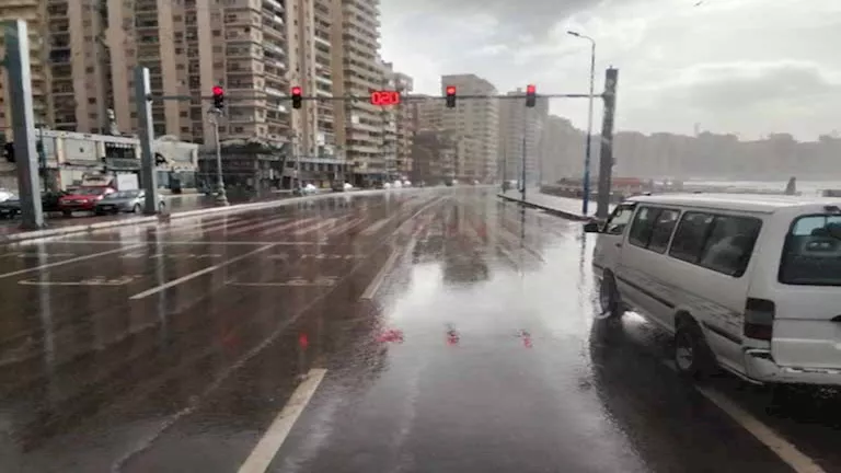 الأرصاد الجوية تحذر من أمطار متفرقة في القاهرة والوجه البحري والسواحل