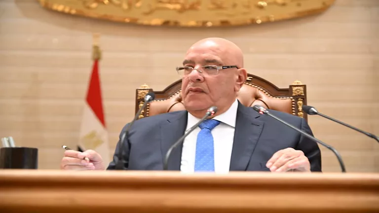 رئيس النواب يأمر بمنع الهواتف خلال الجلسات لضمان الجدية