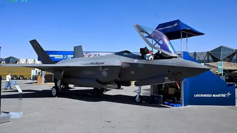 عرض طائرة F-35 الأمريكية في معرض الدفاع العالمي بالرياض