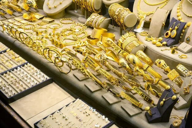 «بين الانهيار والاستقرار» أسعار الذهب اليوم تسجل تباينًا في السوق المحلية