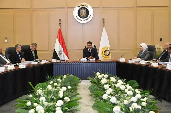 «توحيد الجهود: أهمية الربط بين البحث العلمي والتطبيق الصناعي في المرحلة المقبلة»