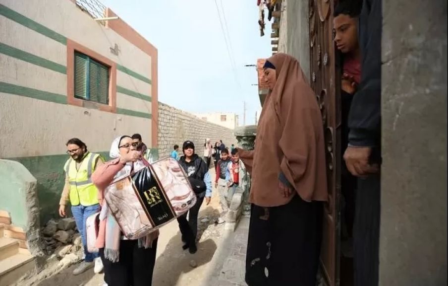 جمعية البنك الأهلي المصري للأعمال الخيرية تدشن مبادرة كبرى لتوزيع 1000 بطانية على الأسر المحتاجة بالفيوم