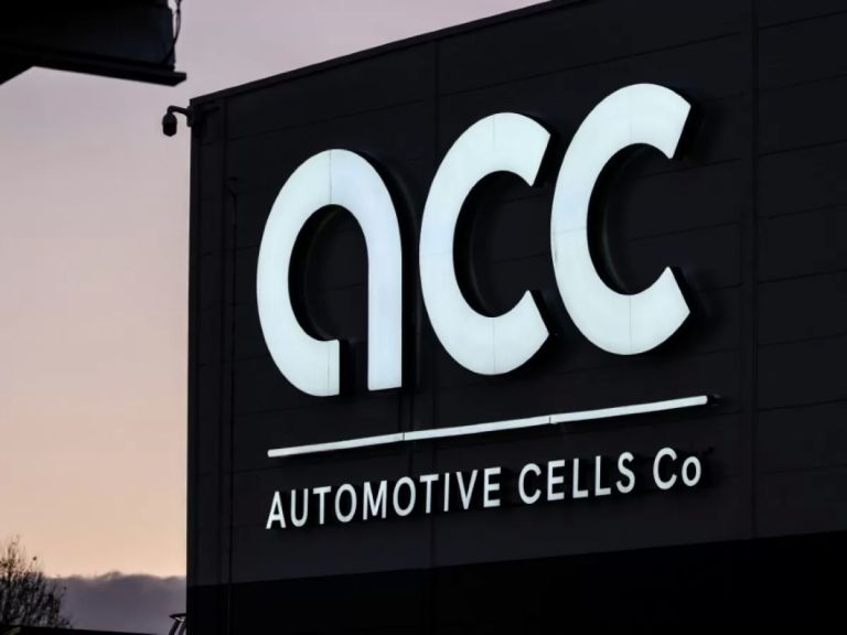 أوتوموتيف سيلز توقف خطط مصنعي بطاريات السيارات العملاقة في إيطاليا وألمانيا