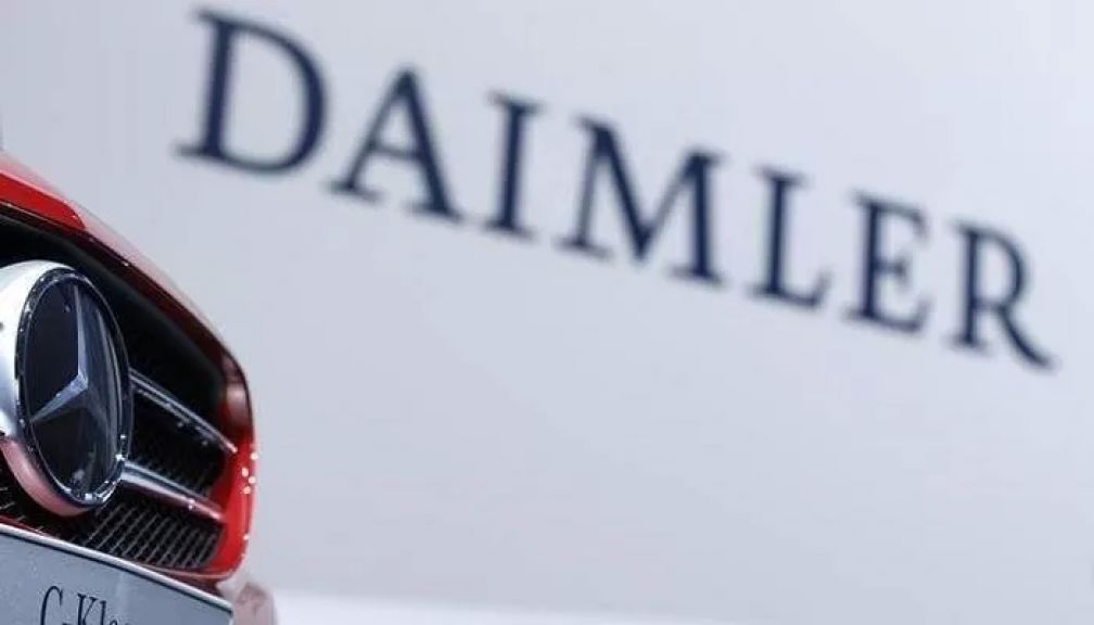 مرسيدس بنز تتجه لتقليص حصتها في دايملر خلال العام الحالي