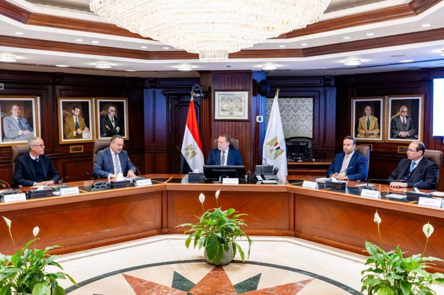 محافظ البنك المركزي ووزير التعليم العالي يستعرضان مستجدات مبادرة “منحة علماء المستقبل”