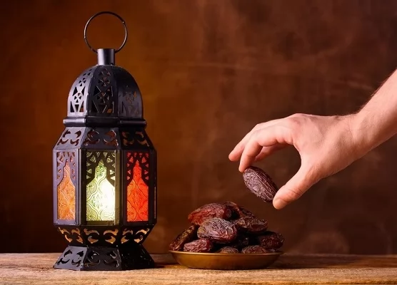 «دليلك لصحة رمضان» التمر فور أذان المغرب: لماذا هو وقودك الأمثل لصحة لا تضاهى في رمضان؟