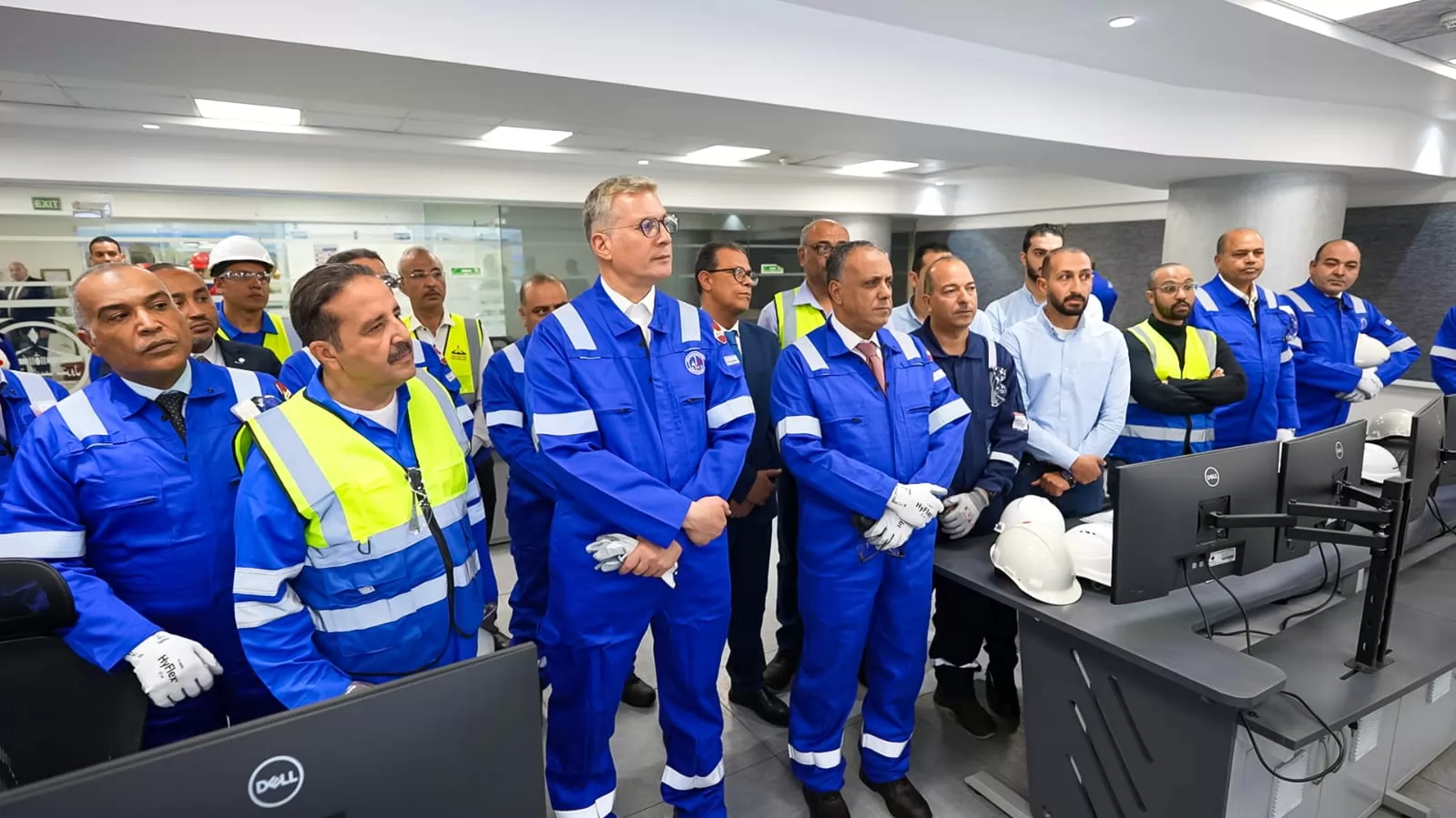 «جولة تفقدية لوزير البترول في وحدات الإنتاج بالشركة القاهرة لتكرير البترول»