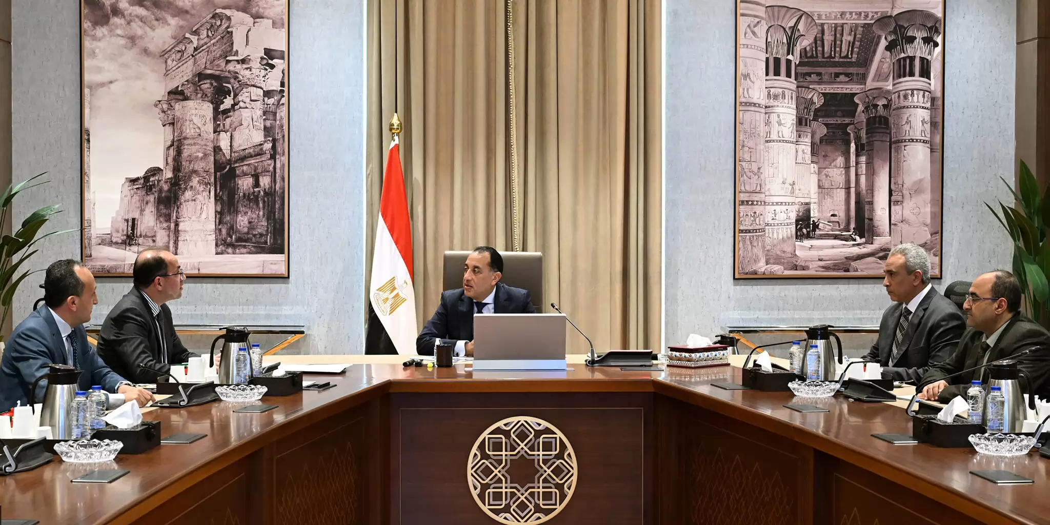 «تطورات جديدة في ملفات العمل» رئيس الوزراء يتواصل مع وزير المالية لمتابعة أهم القضايا الاقتصادية