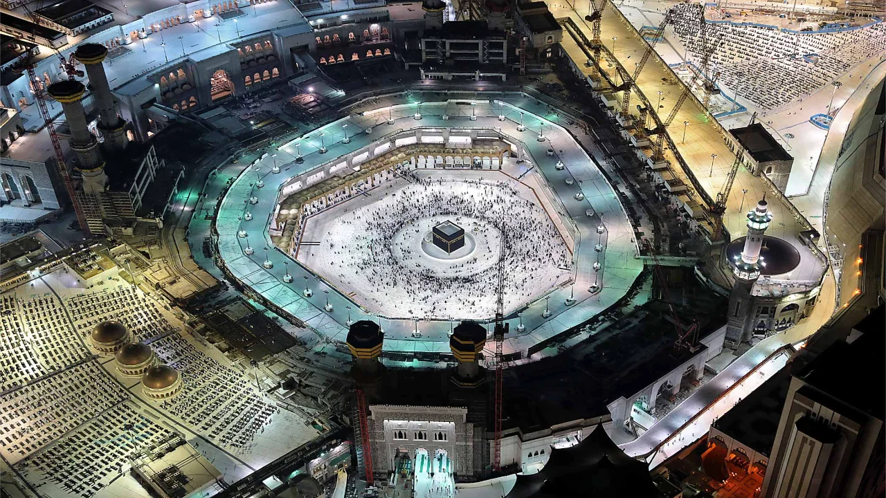 الشؤون الدينية تكشف عن جدول صلاتي التراويح والتهجد لعام 1447 في المسجد الحرام والمسجد النبوي