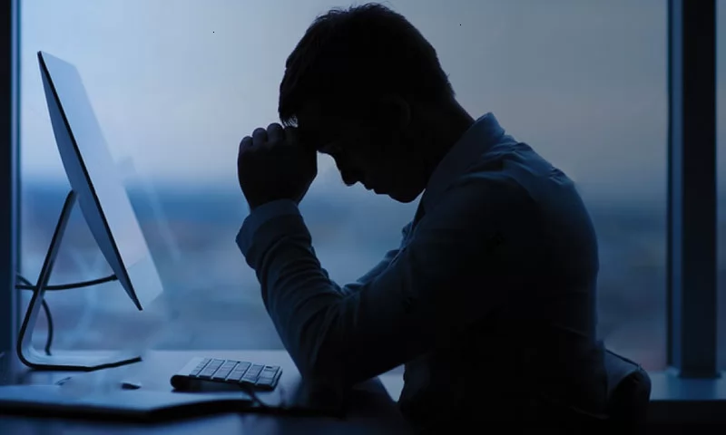 «تهديد خفي يطارد عقلك» دراسة إيطالية حديثة تكشف: السهر الليلي الطويل يتسبب في تآكل خلايا الدماغ