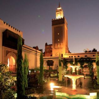 ​7 يورو للفرد.. بيان هام من مسجد باريس الكبير بشأن زكاة الفطر ومصاريفها الشرعية