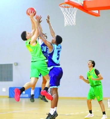 نزوى وصلالة يتصدران دوري الشباب لكرة السلة