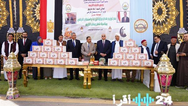 الزراعة تدعم الأسر الأولى بالرعاية بمطروح بتوزيع 2000 كرتونة غذائية بمناسبة حلول رمضان