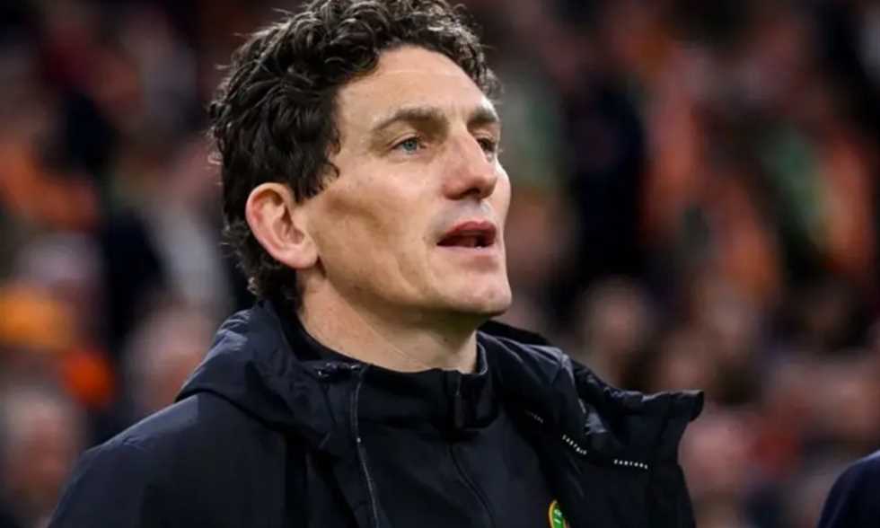 «استقرار طويل الأمد» برينتفورد يمدد عقد مدربه حتى عام 2032