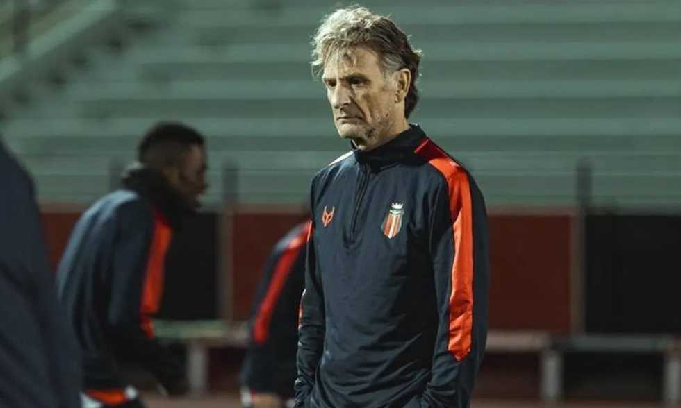 «نهاية الرحلة» إقالة كارينيو من تدريب الرياض السعودي بعد التجربة السابعة