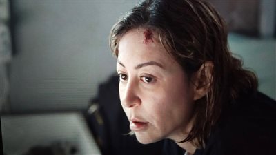 نجاة منة شلبي وانهيار إياد نصار يشعلان أحداث صحاب الأرض الحلقة الثانية