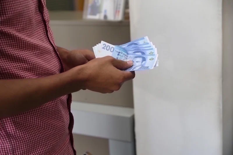 المغرب يتربع على عرش إفريقيا في الحد الأدنى للأجور بحلول 2026