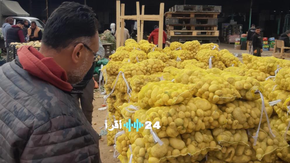 إتلاف كميات من الموز والبطاطس غير الصالحة للاستخدام في إربد