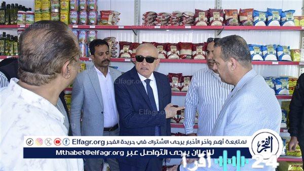 محافظ الأقصر يقوم بجولة تفقدية في سوق شرق السكة الحديد ويؤكد على أهمية النظافة وضبط الأسعار