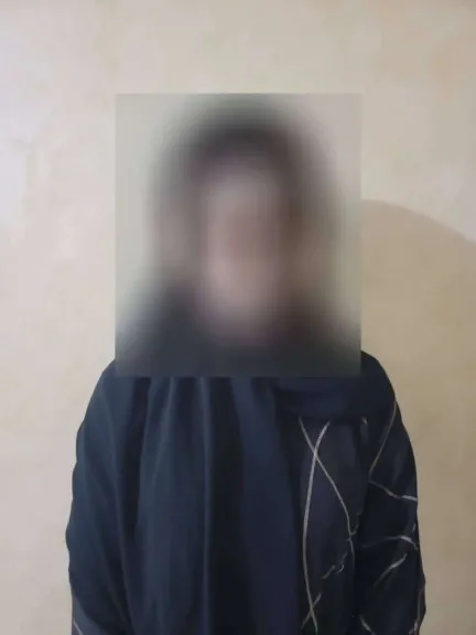 «جريمة مثيرة في عدن» شابة تسرق 24 ألف ريال سعودي وعملات أجنبية وتفاجئ الجميع بمشترياتها قبل القبض عليها