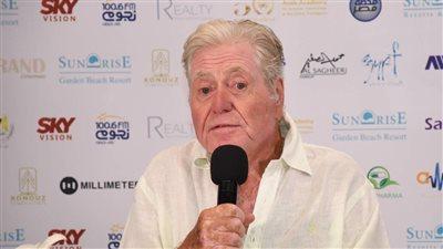 بيان رسمي حاسم من رئيس مهرجان القاهرة السينمائي حسين فهمي حول تصريحاته الأخيرة