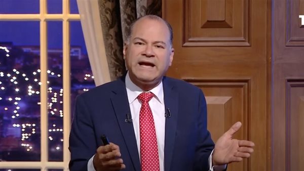 نشأت الديهي يكشف طموح السيسي لرفع دخل المواطن الشهري بين 10 و30 ألف جنيه