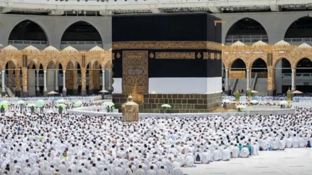 السياحة تدشن أول دليل رقمي شامل للمعتمر المصري بتقنية QR