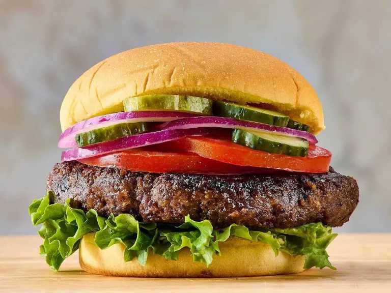 أسرار المحلات.. طريقة عمل البرجر البيتي بكل بساطة وسهولة