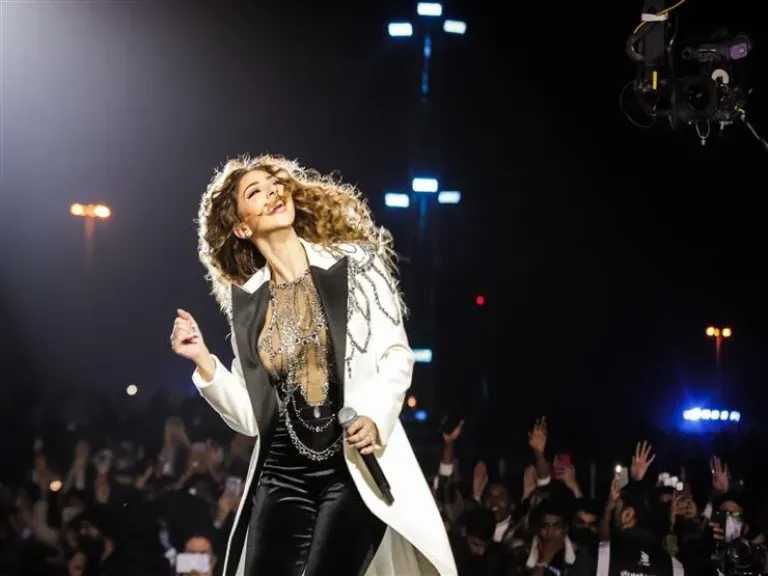 ميريام فارس بإطلالة العروس تلهب مسرح الرياض في حفل LIV Golf