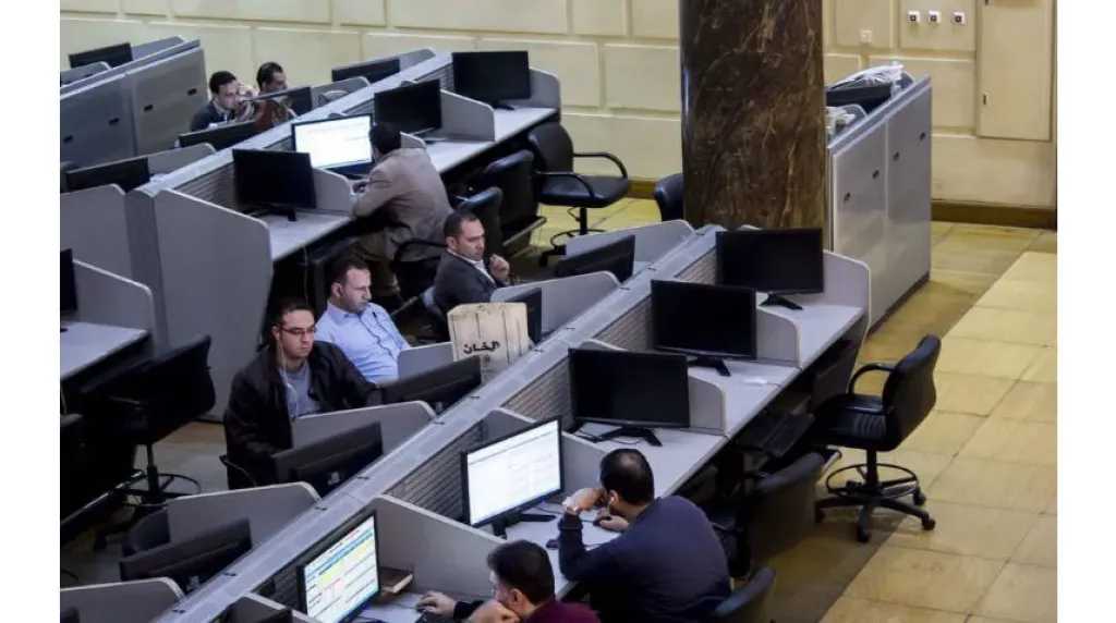 إدارة البورصة المصرية تُعلق التعامل بأسهم شركة جنوب الوادي للأسمنت