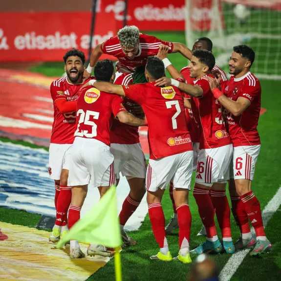 صدمة للأهلي إصابة نجمه أمام سموحة ومشاركة صفقة جديدة بديلاً