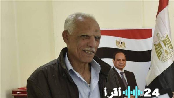 عم عطية 74 عامًا يلتحق بالإعدادية محققًا حلم العمر في بني سويف