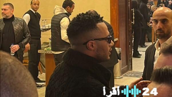 «وقفة فنية مؤثرة» نجوم الفن يواسون زينة في وفاة شقيقها بحضور محمد رمضان وعمرو مصطفى