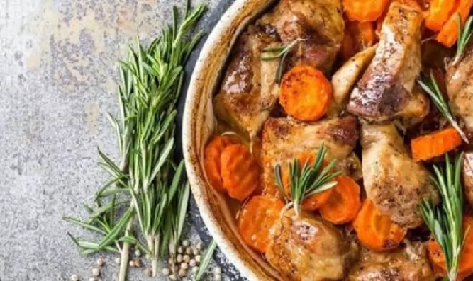 «دلل عائلتك بوجبة لا تُنسى تجمع بين الصحة والطعم الأصيل!» طاجن تورلي بالدجاج: دليلك لوجبة عائلية متكاملة تجمع بين الصحة الفائقة والمذاق الشهي