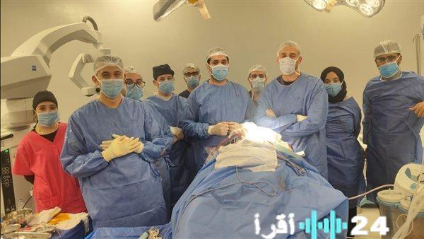ملحمة طبية بقصر العيني جراحو المخ والأعصاب ينقذون شابًا من آلة حادة اخترقت رأسه في 4 ساعات حرجة