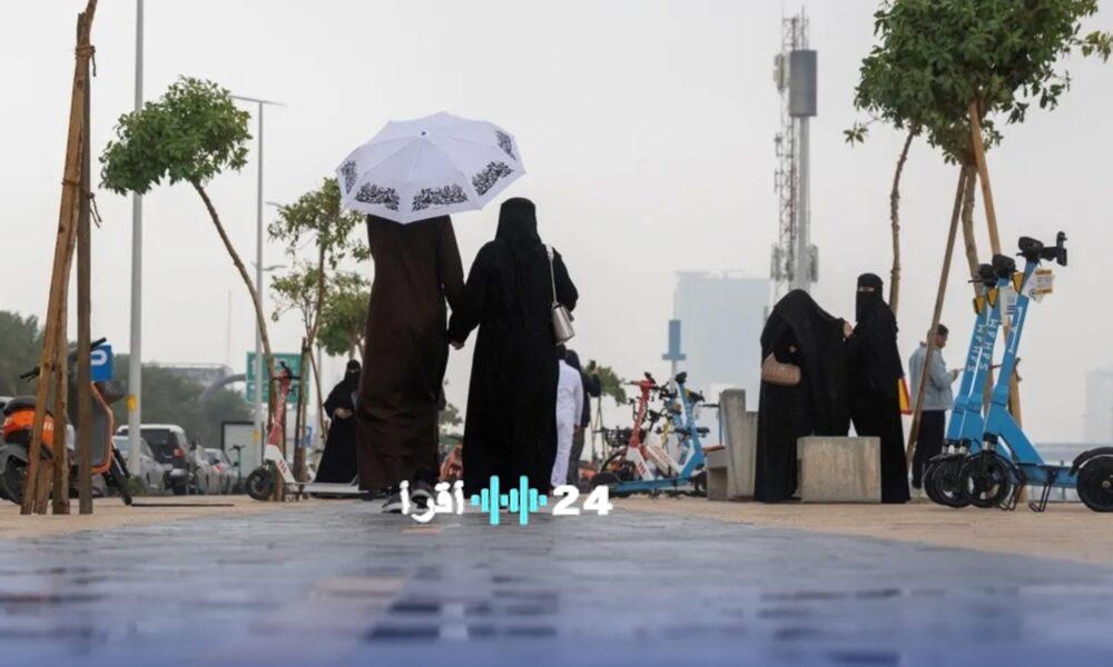 السعودية تشهد أمطارًا غزيرة بالشرقية وموجات غبار كثيف تجتاح الشمال