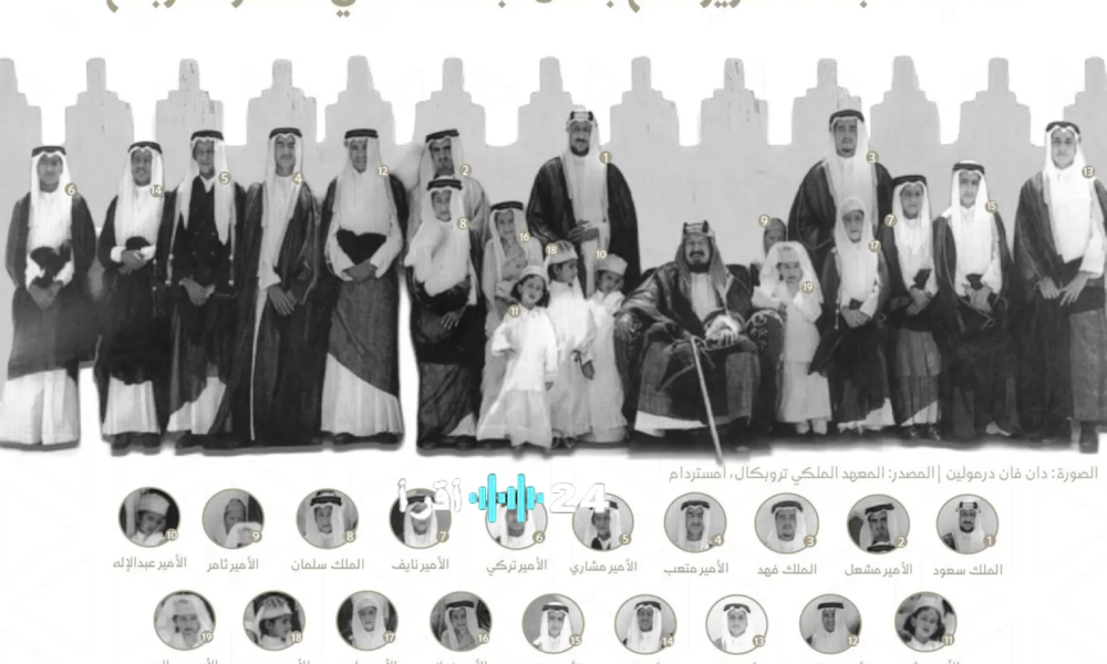 لحظة تاريخية خالدة الملك عبدالعزيز وأبناؤه بقصر المربع