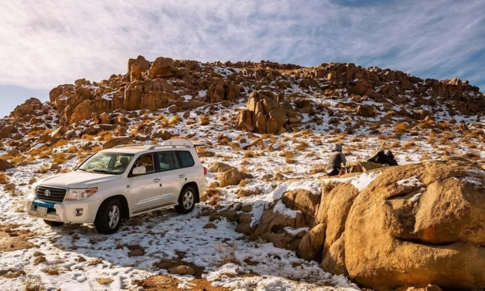 السعودية تشهد انخفاضًا للحرارة بأربع مناطق ورياحًا نشطة تثير الغبار