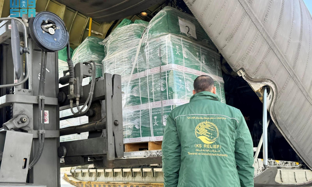 الطائرة السعودية الإغاثية الـ81 تهبط مطار العريش لدعم غزة