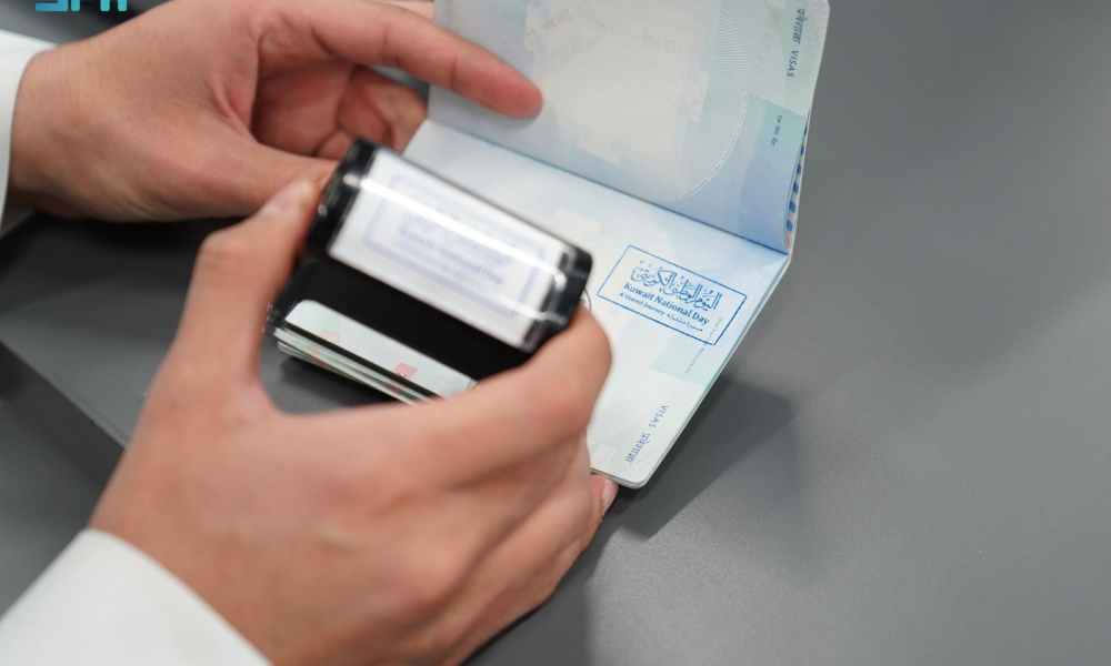 الجوازات تُحيي العيد الوطني الـ 65 بأجواء احتفالية مميزة عبر كافة المنافذ