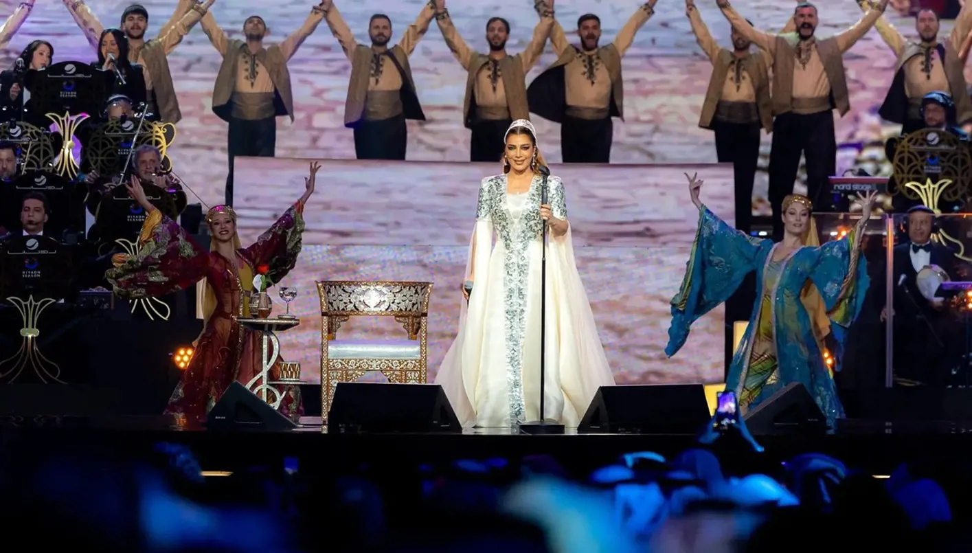 أصالة تخطف الأنفاس في ليلة استثنائية بالسعودية بمفاجآت إنسانية وديو مع تركي وشام الحمصية