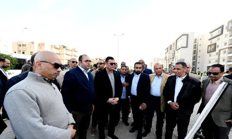 «جولة ميدانية لوزير الإسكان في مشروع الإسكان المتوسط بمدينة 6 أكتوبر تشمل تطوير الطرق ومحطة رفع الصرف»