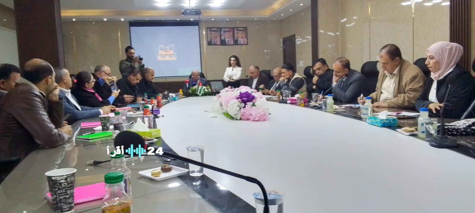 «تحولات جذرية في مادبا!» رئيس لجنة بلديتها يتخذ 1850 قراراً حاسماً لخدمة المواطنين ويعيد 120 من “الشيوخ” الإداريين إلى عمال وطن في خطوة لافتة