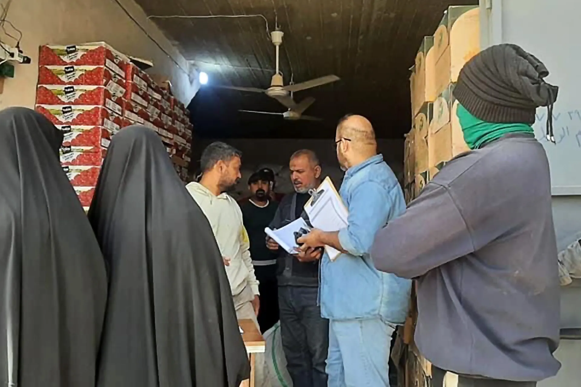 غضب في بغداد عقب خروج وكلاء التموين إلى الشوارع احتجاجًا على قرار وزارة التجارة