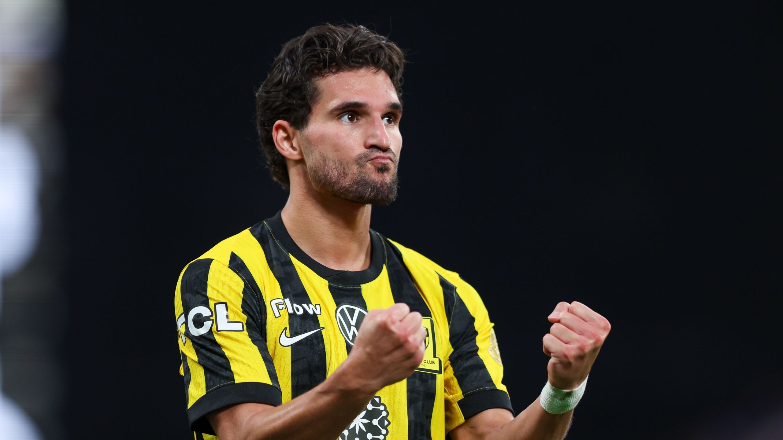 عوار يشتكي من أخطاء التحكيم ويكشف موقفه من بنزيما