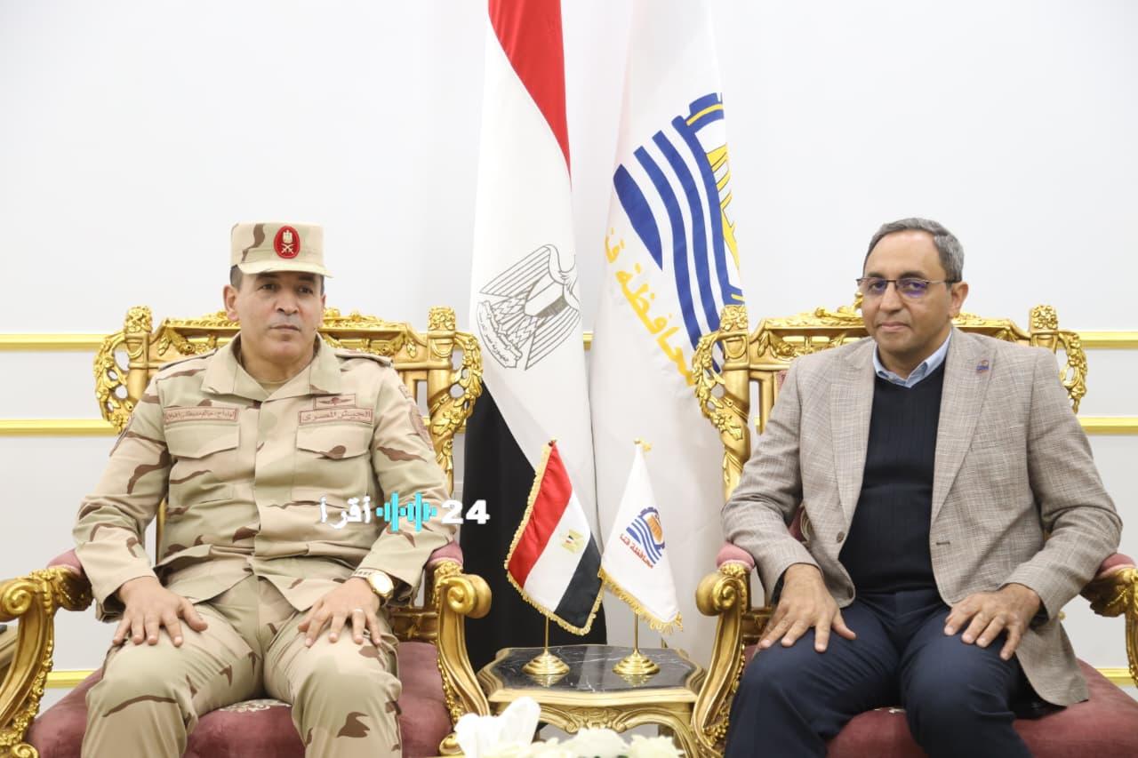 «تكامل الجهود من أجل مصر» محافظ قنا وقائد المنطقة العسكرية يتابعان سير العمل بمبادرة «حياة كريمة» ويبحثان سبل تعزيز الإنجازات