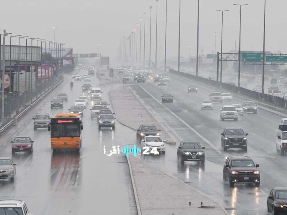 فرص هطول أمطار متفرقة وارتفاع درجات الحرارة خلال النهار واعتدال الأجواء ليلاً في نهاية الأسبوع